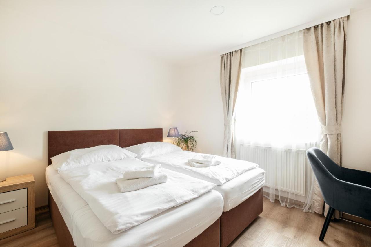 Hotel U Cisare Mirosovice Ngoại thất bức ảnh