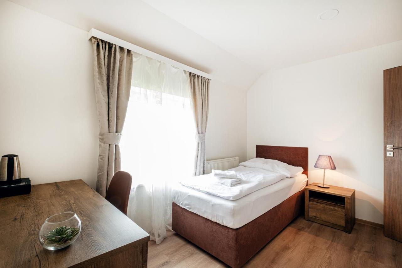 Hotel U Cisare Mirosovice Ngoại thất bức ảnh