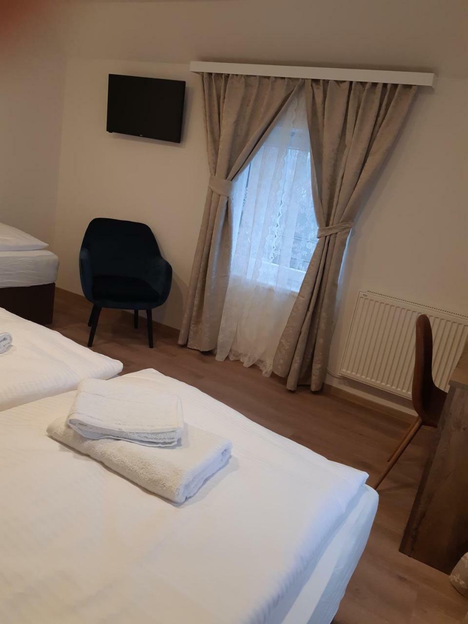Hotel U Cisare Mirosovice Ngoại thất bức ảnh