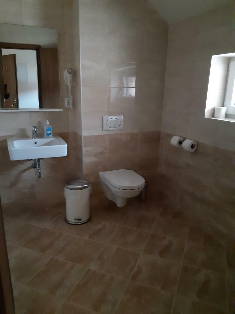 Hotel U Cisare Mirosovice Ngoại thất bức ảnh